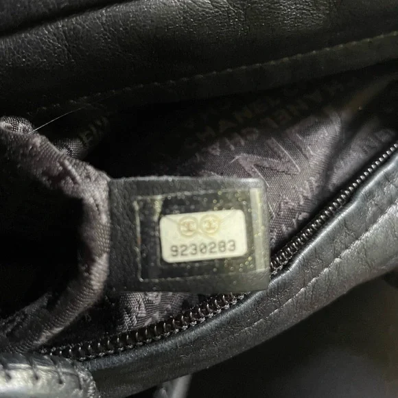 🔥SALE 🔥 EUC Chanel 9th series Lambskin Leather Ring Handle Hobo-Full Inclusion - Picture 12 of 14